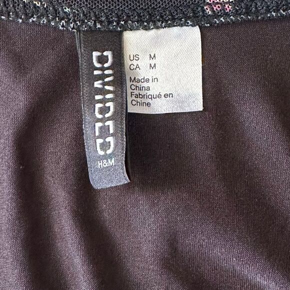 H&M Black Floral Fo Wrap Mini Deep Vee Long Sleeved Casual Summer Dress - Picture 4 of 4